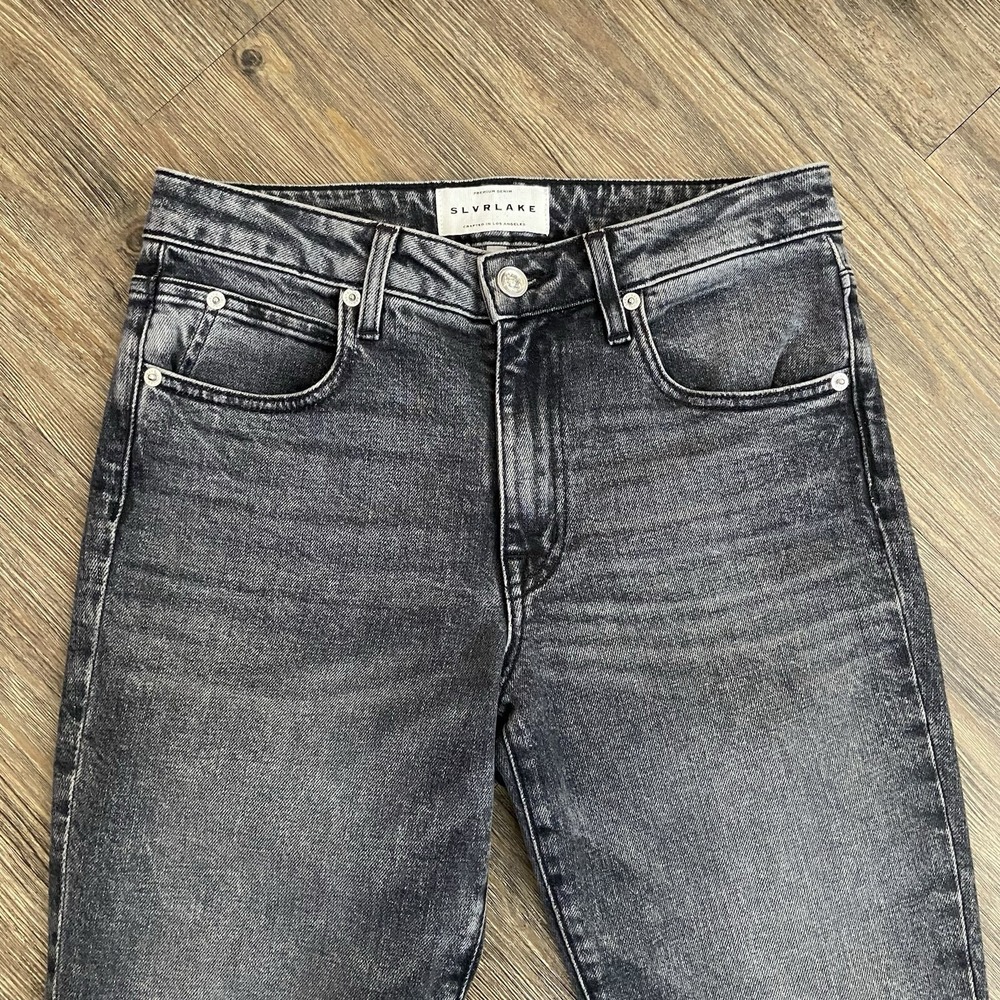 SLVRLAKE Lou Lou Slim Straight Jeans In River‎ Moon Grey Wash Size 26 - Picture 2 of 9
